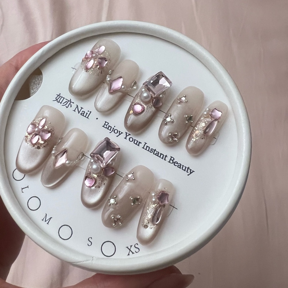 Elegant Pearl Nail Art Set with Pink Accents